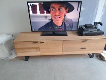 TV dressoir beschikbaar voor biedingen