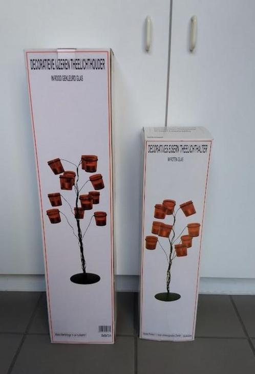 2 nieuwe Theelichthouders met rode glaasjes, Huis en Inrichting, Woonaccessoires | Kandelaars en Kaarsen, Nieuw, Zwart, Rood, Ophalen