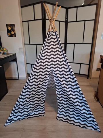 Tipi speeltent zo goed als nieuw beschikbaar voor biedingen