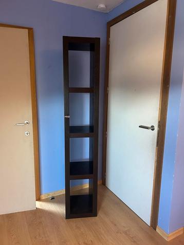 Smalle IKEA kast met 4 open vakken beschikbaar voor biedingen