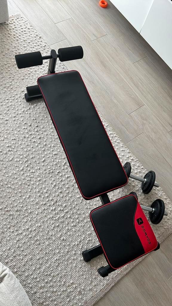 Fitnessbench + 2 gewichten Domyos, Sport en Fitness, Fitnessmaterialen, Zo goed als nieuw, Ophalen