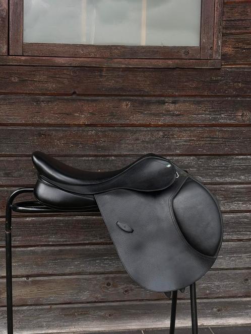 Springzadel Arena Hart / Prestige / LJ / Trainers, Dieren en Toebehoren, Paarden en Pony's | Zadels, Springen, Ophalen