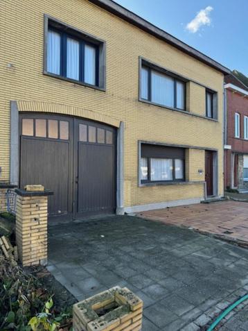 Te koop woonhuis met tuin/stalletjes te Zele disponible aux enchères