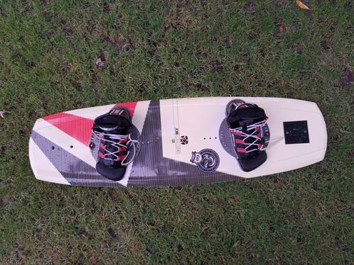 Jobe Logo Series 131 Wakeboard, Watersport en Boten, Wakeboarden, Gebruikt, Board en Schoenen, Ophalen