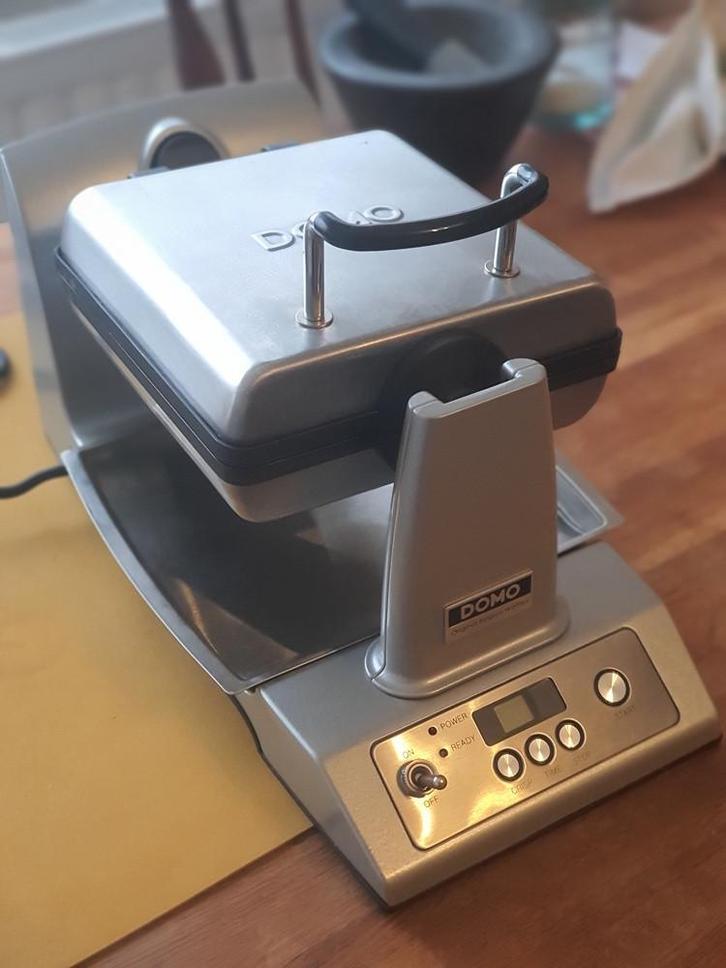 Domo Digitale Roterende Wafelijzer met Schaal, Elektronische apparatuur, Wafelijzers, Zo goed als nieuw, Ophalen