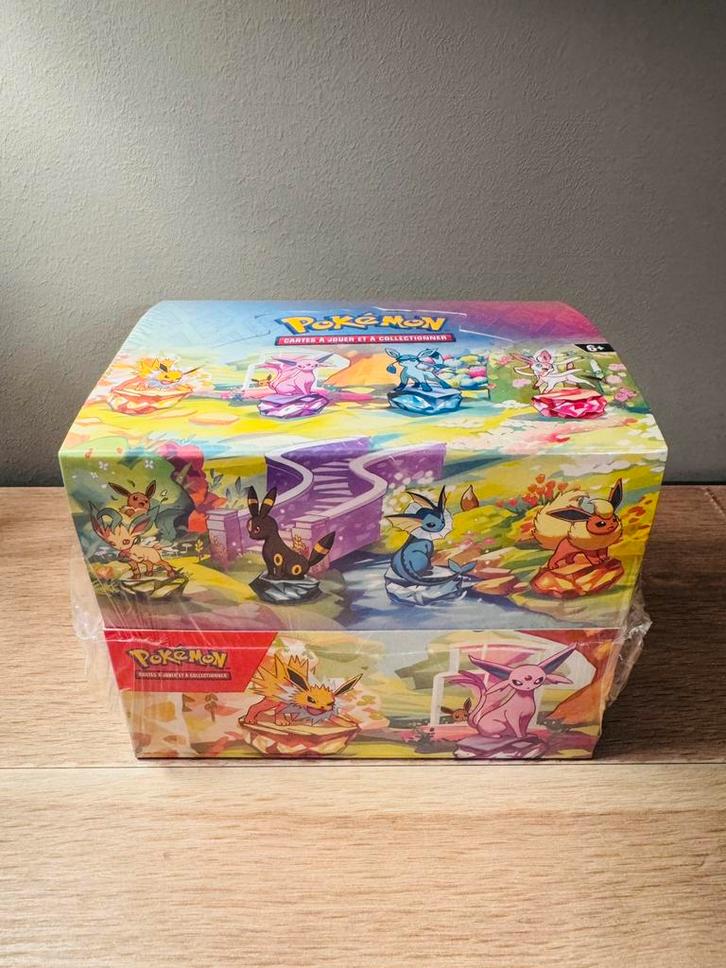 NEUVE - Display Mini Tins Évolutions Prismatiques EV8.5, Hobby en Vrije tijd, Verzamelkaartspellen | Pokémon, Nieuw, Boosterbox