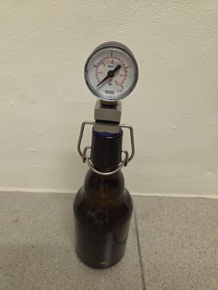 Bierflesje met manometer, Hobby en Vrije tijd, Overige Hobby en Vrije tijd, Nieuw, Ophalen