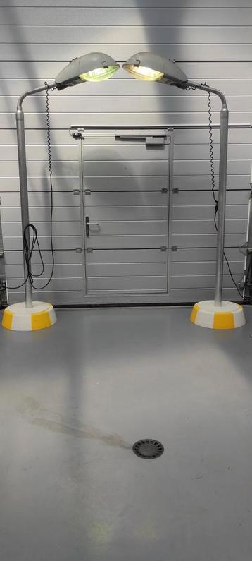 Lampes-éclairage pour atelier ou showroom. beschikbaar voor biedingen