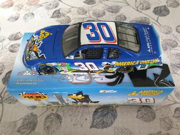 NASCAR 1/24 Chevrolet Green 2002 America Online Looney Tunes, Enlèvement ou Envoi, Comme neuf, Voiture, Autres marques