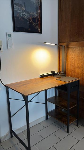 Industrieel bureau 90 x 50 cm beschikbaar voor biedingen