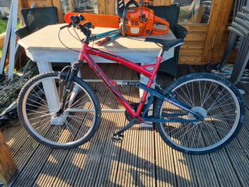 Rode fiets  beschikbaar voor biedingen