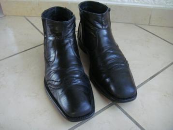 Bottines cuir noir. "Lavorazione Artigian" P. 40