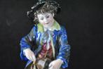 WOLKSTED porseleinen beeldje van een bedelaarmuzikant, Antiek en Kunst, Ophalen of Verzenden