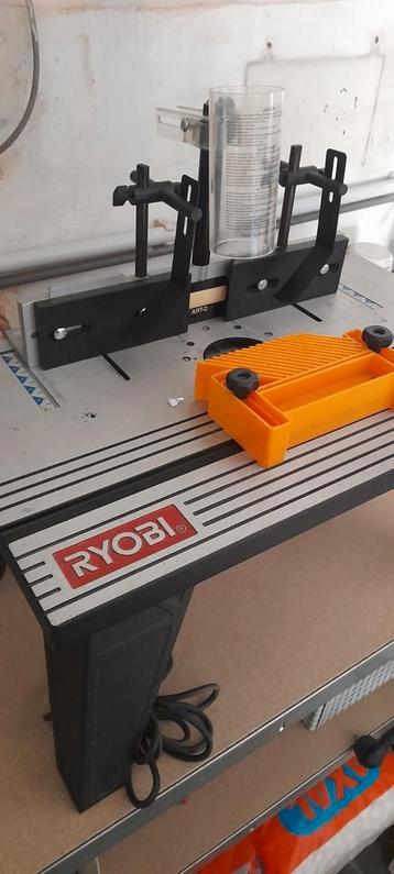 Ryobi bovenfrees met tafel, Électrique, Routeur, Enlèvement, Utilisé