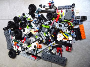 Lego: lot onderdelen, waaronder een aantal wielen beschikbaar voor biedingen