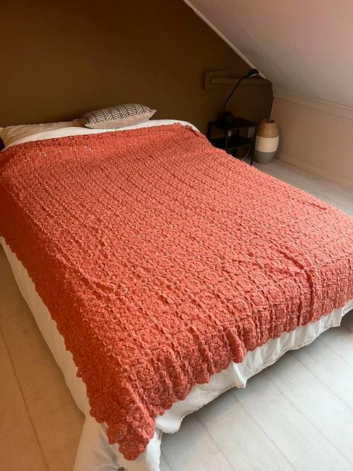 Handgemaakte plaid (haakwerk), Huis en Inrichting, Woonaccessoires | Plaids en Woondekens, Zo goed als nieuw, Ophalen