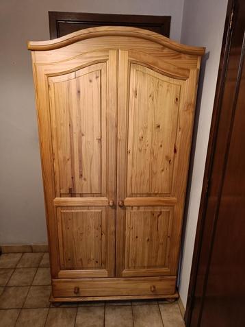 Kast beschikbaar voor biedingen