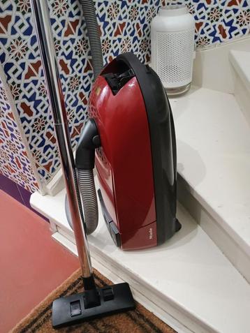 ASPIRATEUR MIELE, Electroménager, Aspirateur, Sac à poussière, Enlèvement, Utilisé