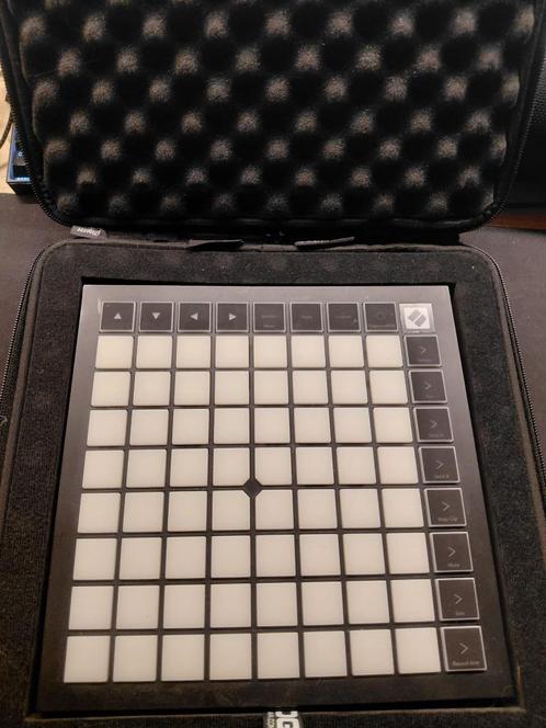 Novation Launchpad X + Case, Muziek en Instrumenten, Midi-apparatuur, Zo goed als nieuw, Ophalen of Verzenden