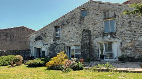 ensemble immobilier atypique, Immo, Étranger, France, Maison d'habitation, Village