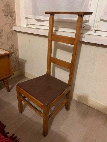 Kerkstoel beschikbaar voor biedingen