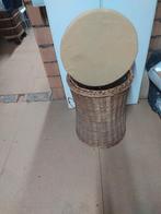 Rieten mand met bijpassend kussen als afdekmiddel, Huis en Inrichting, Woonaccessoires | Schalen en Manden, Ophalen, Zo goed als nieuw