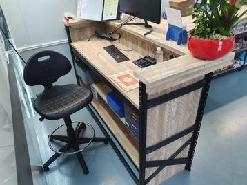 Unieke toog, winkelbalie van steigerhout en staal maatwerk beschikbaar voor biedingen