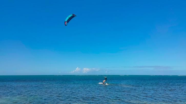 Complete kitesurf set Duotone, North, Naish  en Manera, Watersport en Boten, Kitesurfen, Gebruikt, Kite, Twintip, Ophalen