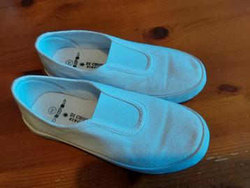 Turnpantoffels maat 29/30 beschikbaar voor biedingen