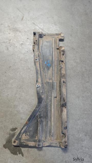 Bodemplaat onderplaat rechts BMW X5 / X6 E70 E71 51757158404 beschikbaar voor biedingen