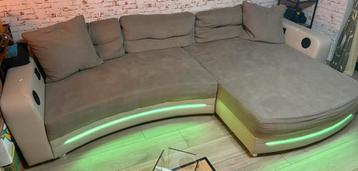 Hoeksalon Laredo met LED-verlichting, Usb en boxen beschikbaar voor biedingen