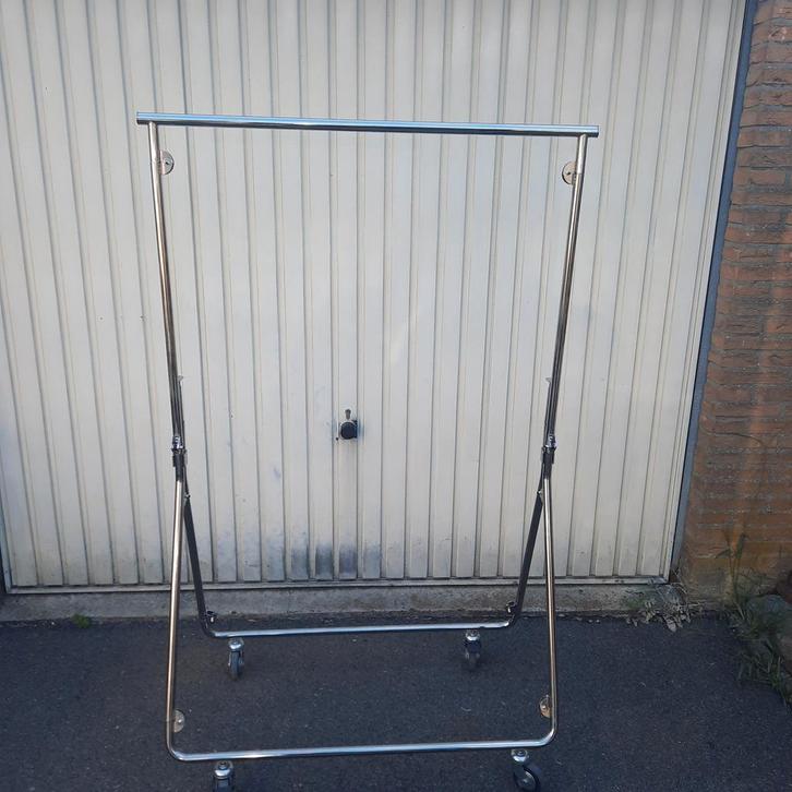 Kapstok ( uit kledingzaak ) op wielen . In te klappen ., Kleding | Dames, Kledingrekken, Zo goed als nieuw, Ophalen of Verzenden
