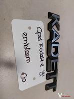 Opel Kadett E embleem '91, Gebruikt, -, -, Ophalen of Verzenden