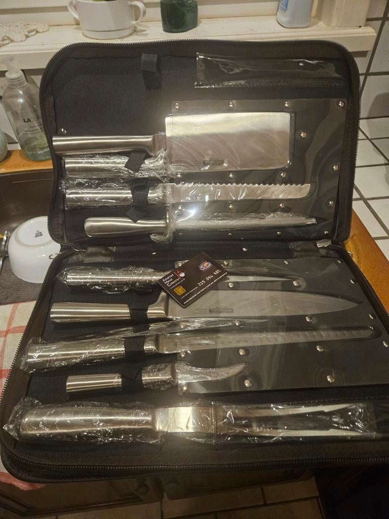 Ensemble de couteaux neuf en très bon état, Enlèvement