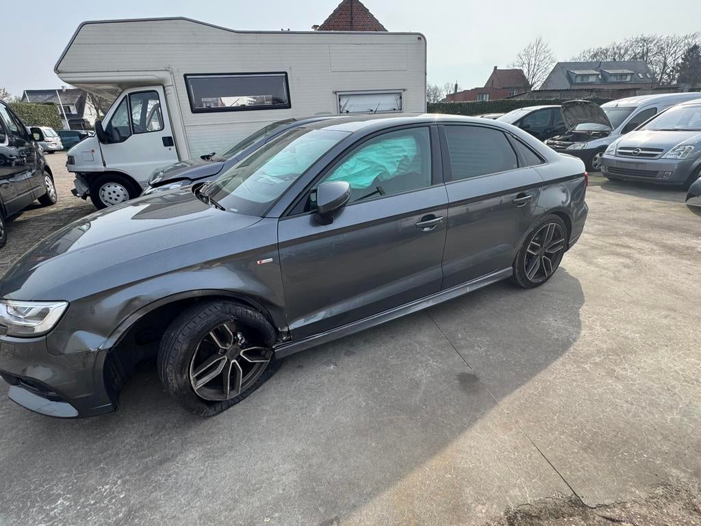 Audi A3 S line 2019 WRECK CAR - bon moteur et de l'intérieur, Autos, Audi, Particulier, A3, ABS, Phares directionnels, Régulateur de distance
