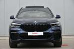 BMW X5 xDrive45e l M-sport l Pano (bj 2021, automaat), Auto's, Automaat, Gebruikt, Blauw, Parkeersensor