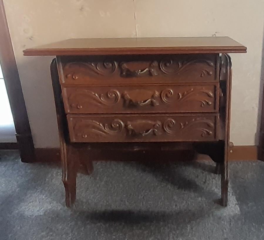 Antiek eikenhouten naai-kasttafeltje, Antiek en Kunst, Antiek | Meubels | Stoelen en Sofa's, Ophalen