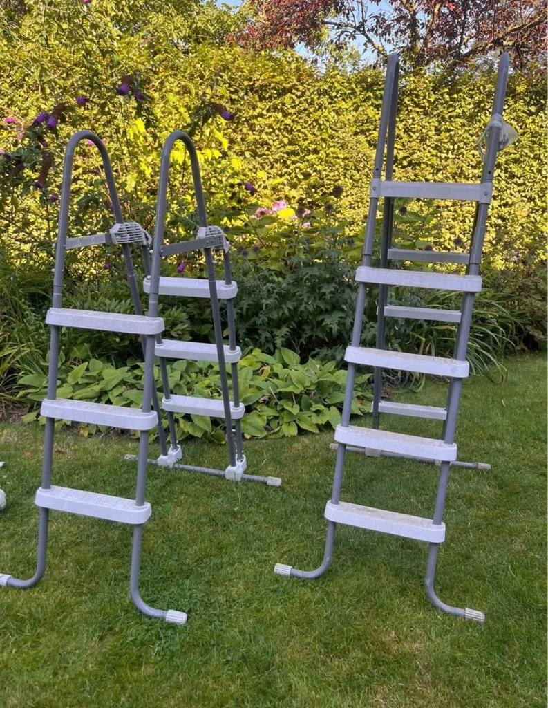 Twee zwembadtrappen (per stuk 20€, samen 35€), Tuin en Terras, Ophalen, Zo goed als nieuw