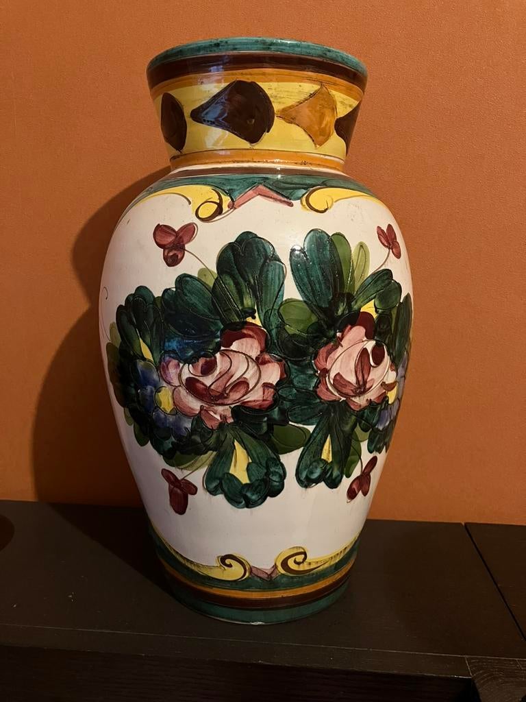 Beschilderde vaas, Enlèvement