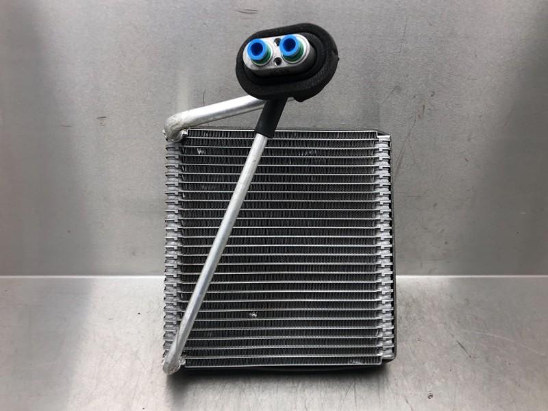 AIRCOVERDAMPER Kia Venga (01-2010/03-2019), Gebruikt, Kia