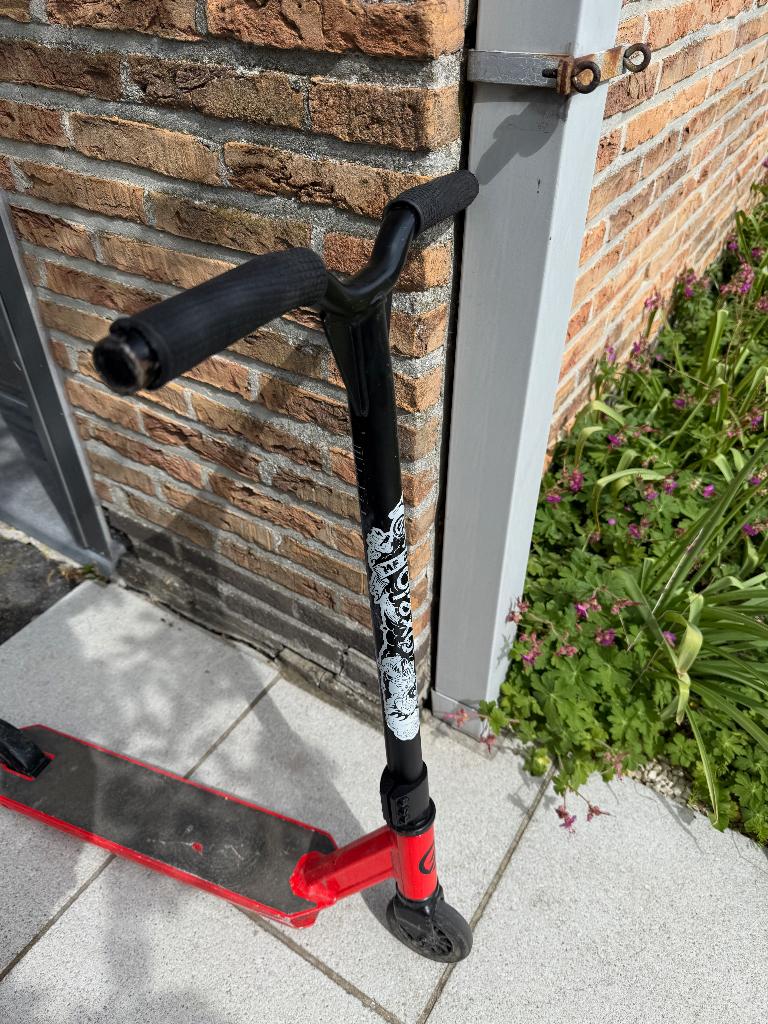 Step (rood) voor een kind in de lagere school, Ophalen, Gebruikt, Minder dan 16 inch, Decathlon