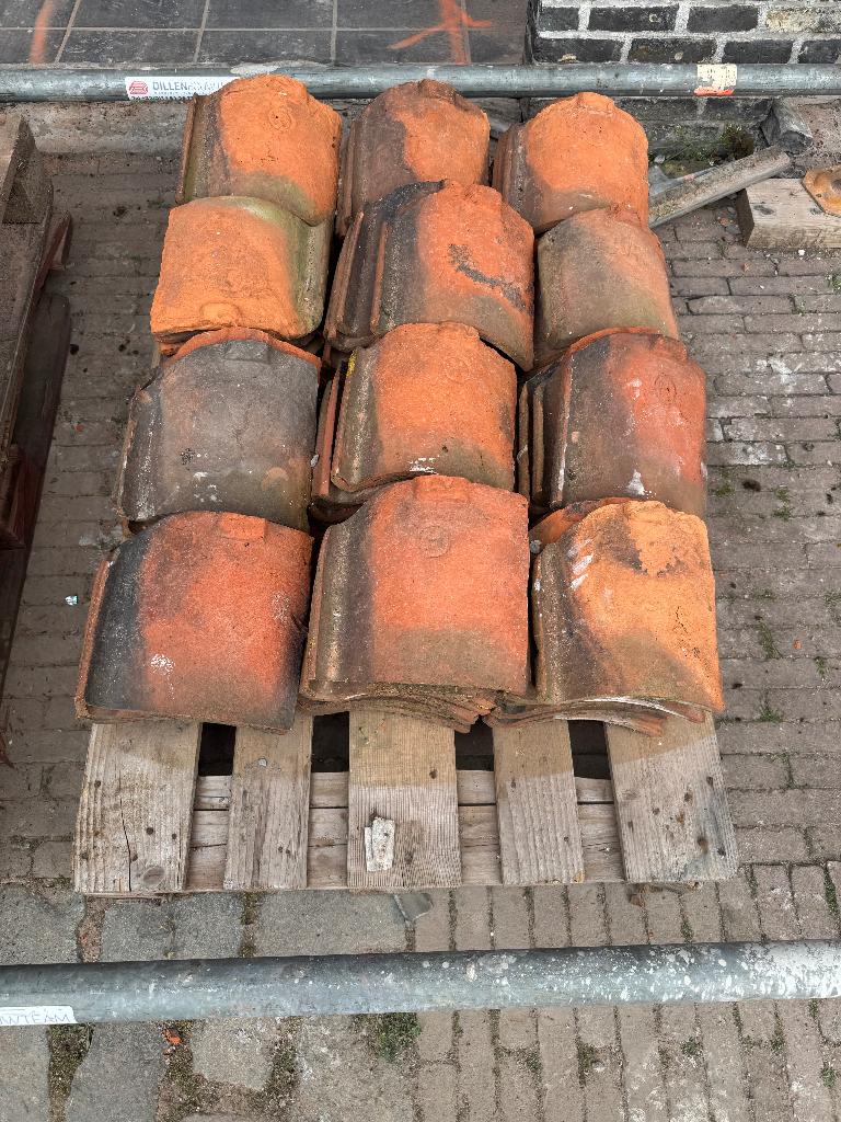 Boomse pannen (halve stuks) gratis op te halen, Ophalen, Gebruikt, Steen of Klei, Dakpannen