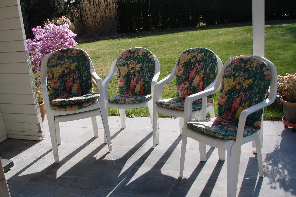 4  tuinstoelen met kussens: stapelbaar, Tuin en Terras, Tuinstoelen, Ophalen, Gebruikt, Kunststof, Stapelbaar