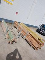 2 boîtes empilables avec profilés et étagères., Bricolage & Construction, Échafaudages, Enlèvement