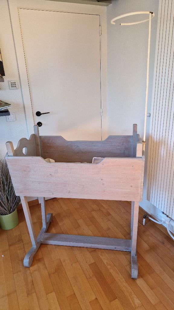 handgemaakte houten wiegje met bijhorende matras, Enlèvement, Utilisé, Berceau