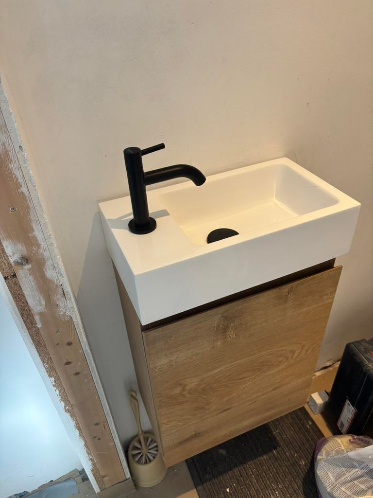 Toiletmeubel met lavabo en kraan, Ophalen, Zo goed als nieuw