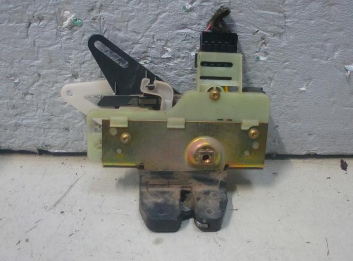 SLOTVANGER ACHTERKLEP Volvo XC70 (SZ) (01-2000/08-2007), Auto-onderdelen, Carrosserie, Volvo, Gebruikt