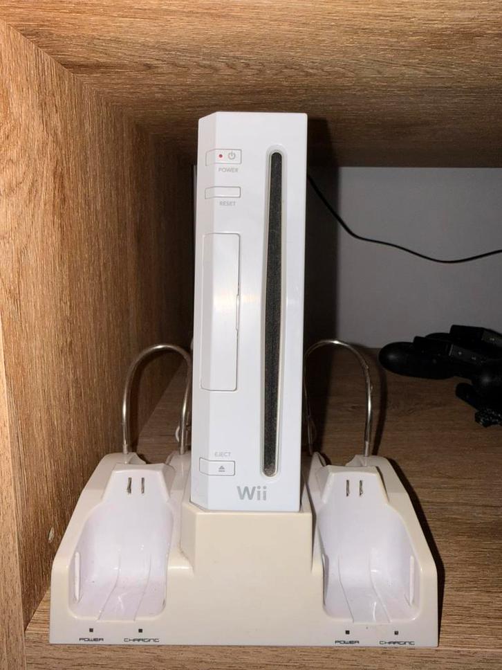 Nintendo Wii + 9 spellen + 2 controllers – Complete set, Games en Spelcomputers, Spelcomputers | Nintendo Wii, Gebruikt, Met 2 controllers
