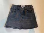 Zwarte jeansrok - maat 128, Enlèvement ou Envoi, Comme neuf, Fille, Robe ou Jupe
