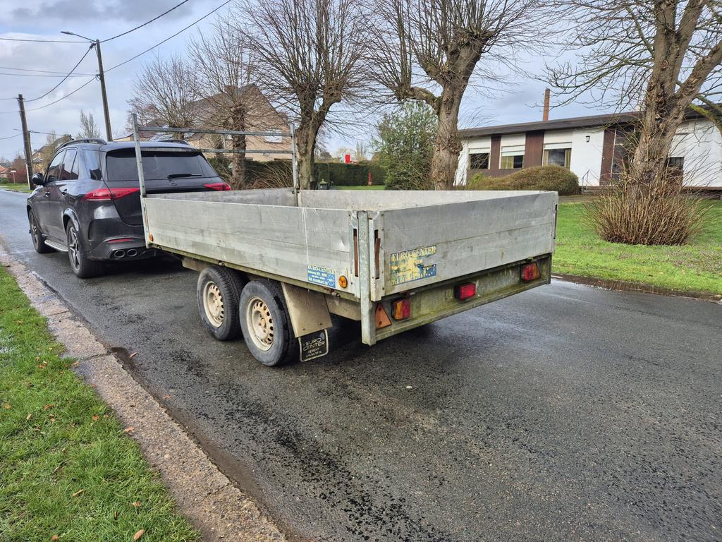 Remorque à plateforme freinée de 2000 kg, Autos : Divers, Remorques, Comme neuf, Enlèvement ou Envoi